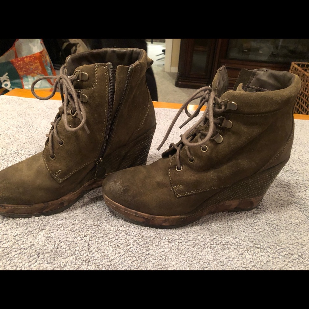 Suede wedge ankle booties